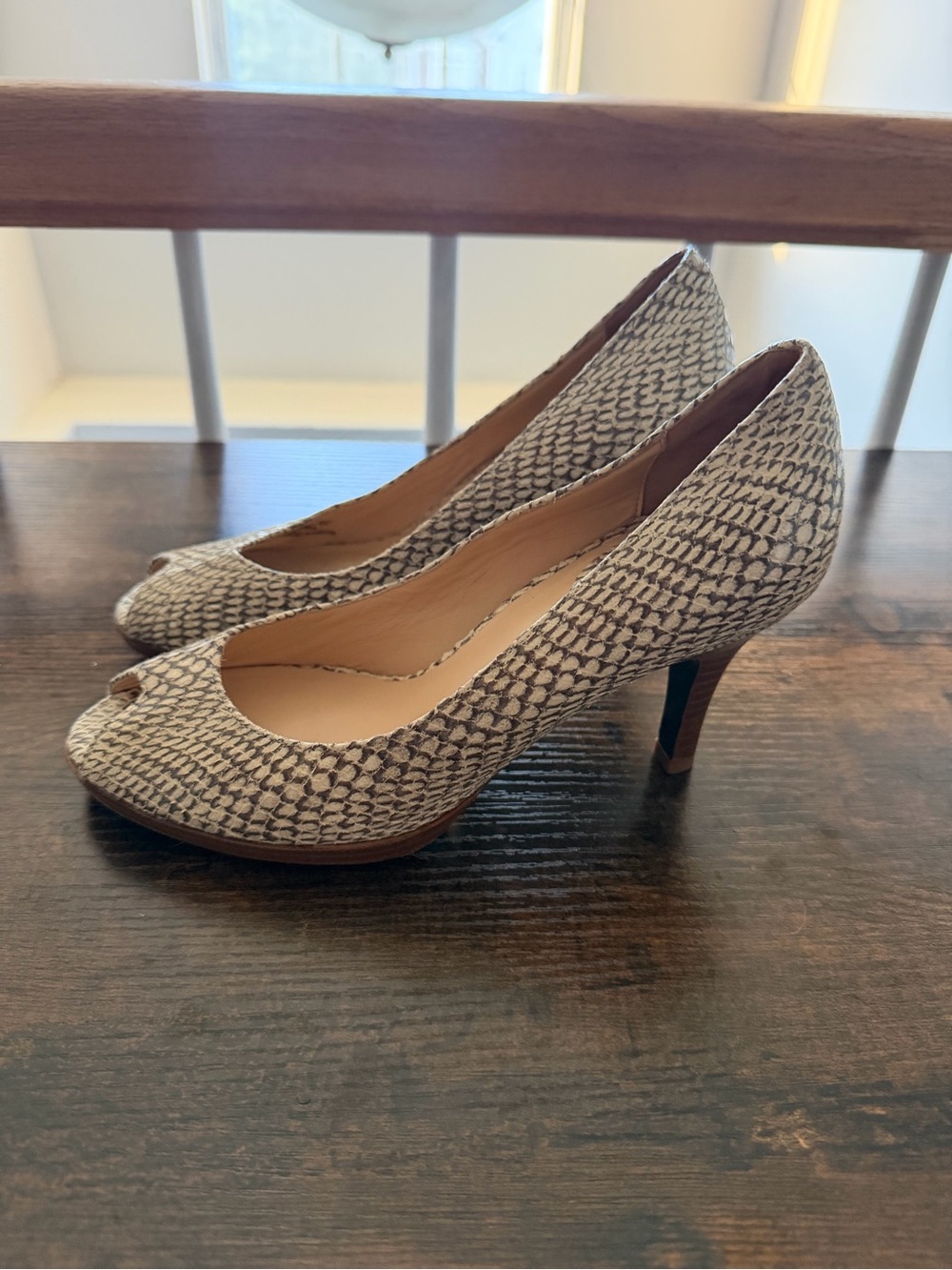 Peep-Toe Textured Pump in Cream and Black